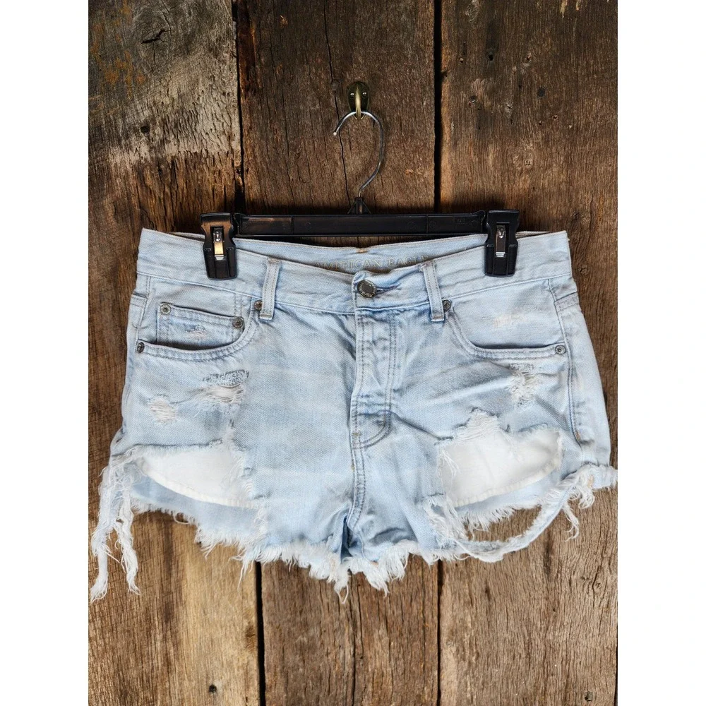American Eagle Tomgirl Shortie Distressed Denim Shorts Light Wash Blue Size 8